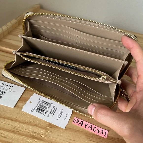 Coach Wallet🎈🎈 - Picture 5 of 9